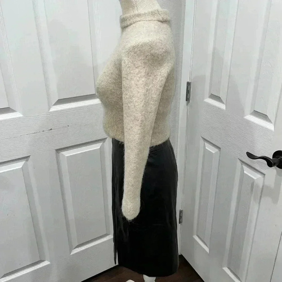 & Other Stories Los Angeles Atelier Alpaca Cropped Sweater - Picture 10 of 11